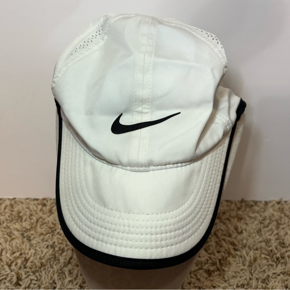 Nike Hat Featherlight White Adjustable Cap Run Tennis Golf Strap Back Swoosh